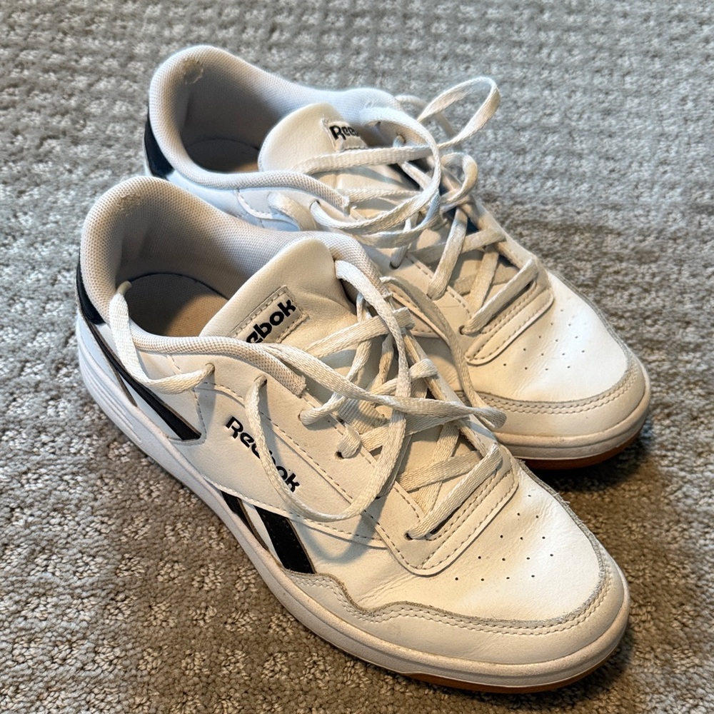 Reebok W7.5 Classic White and Black Sneakers